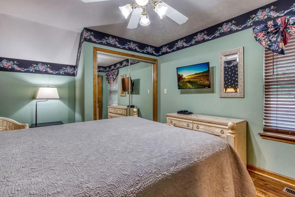 Serenity Heights, Amazing Views, Hot Tub Pool Access, 1089 Free Tickets Each Paid Day, Dollywood Gatlinburg Esterno foto